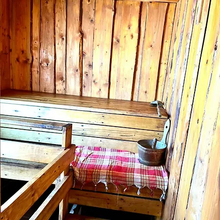 Lili Puhkemaja Kuutsemaeel Holiday home *