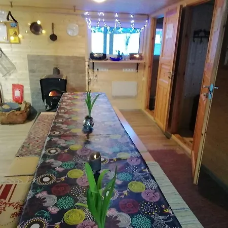 Lili Puhkemaja Kuutsemaeel *