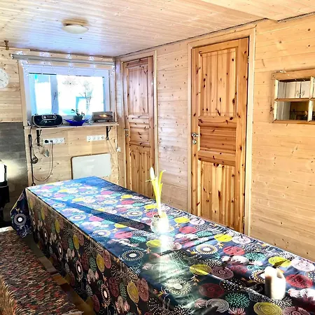 Lili Puhkemaja Kuutsemaeel *