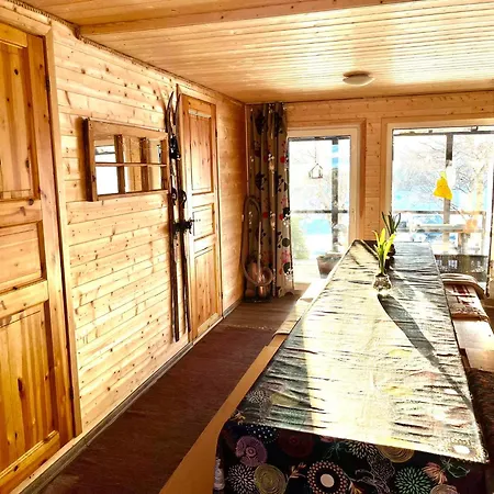 Lili Puhkemaja Kuutsemaeel * Otepaa