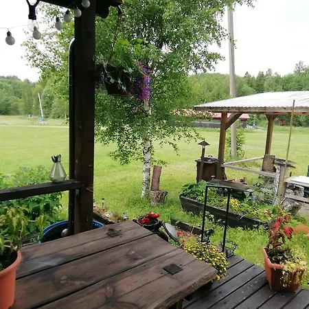 Lili Puhkemaja Kuutsemaeel * Otepää