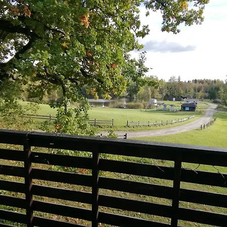 Lili Puhkemaja Kuutsemaeel Feriehus