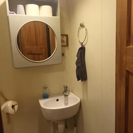 Lili Puhkemaja Kuutsemaeel *