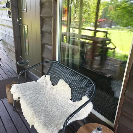 Lili Puhkemaja Kuutsemaeel * Otepaa