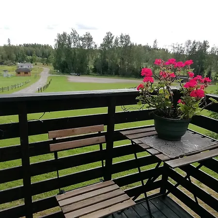 Lili Puhkemaja Kuutsemaeel 度假居 *