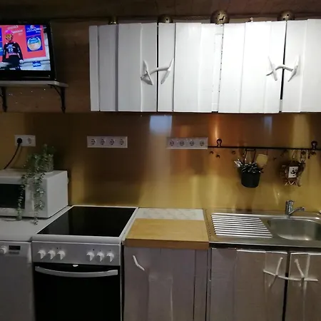 Lili Puhkemaja Kuutsemaeel * Otepää