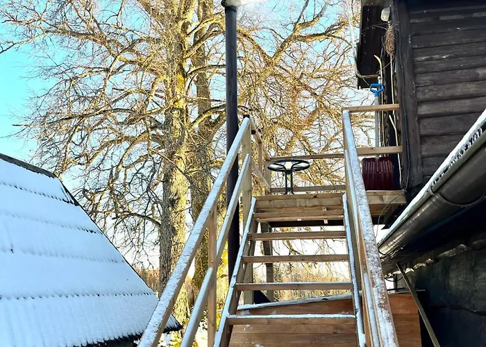 Lili Puhkemaja Kuutsemaeel