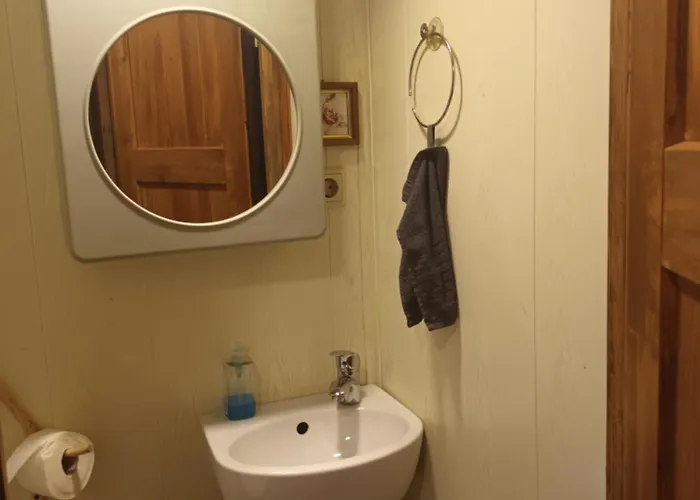 Lili Puhkemaja Kuutsemaeel *