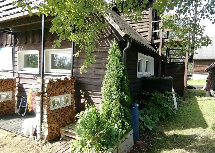 Lili Puhkemaja Kuutsemaeel 度假居